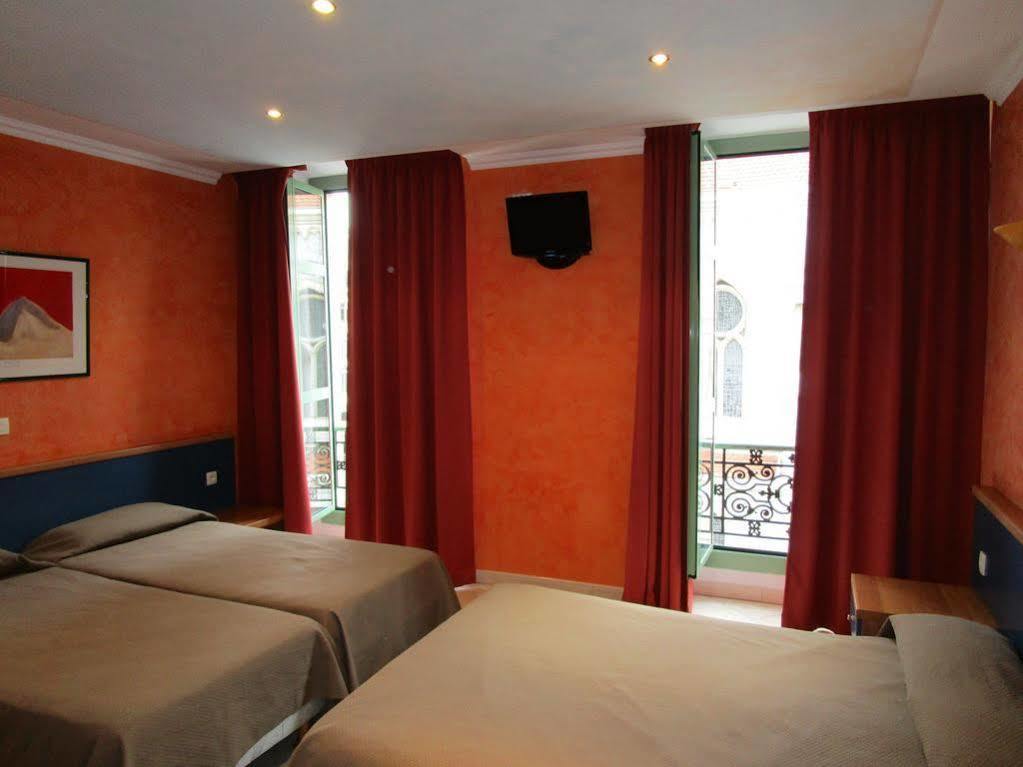 Hotel Du Centre, Un Ammi 2*